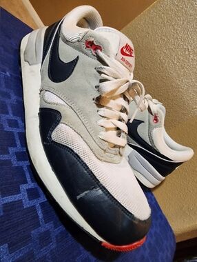 Nike Men’s White, Navy & Red Air Odyssey Sneakers Dark Obsidian Size 11